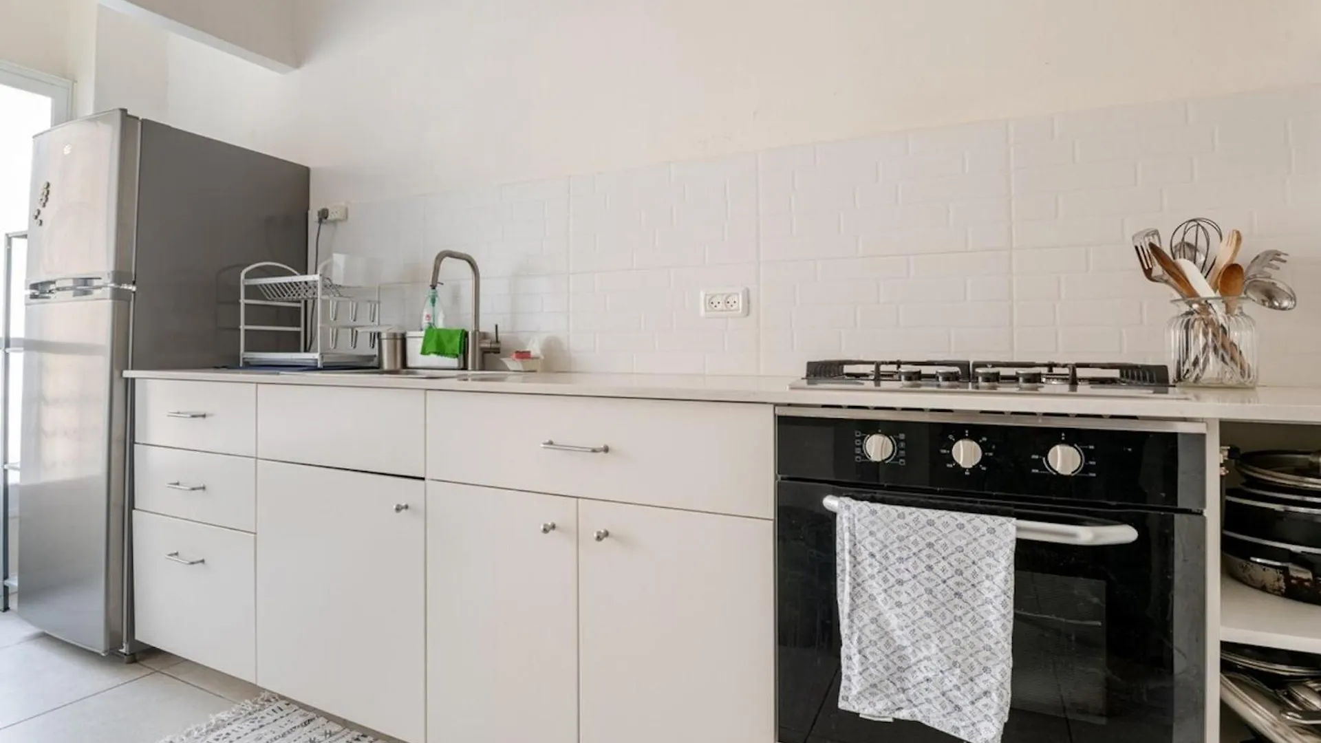 Apartment Charming 2Br Vintage Flat In Haifa Near Bahai Gardens