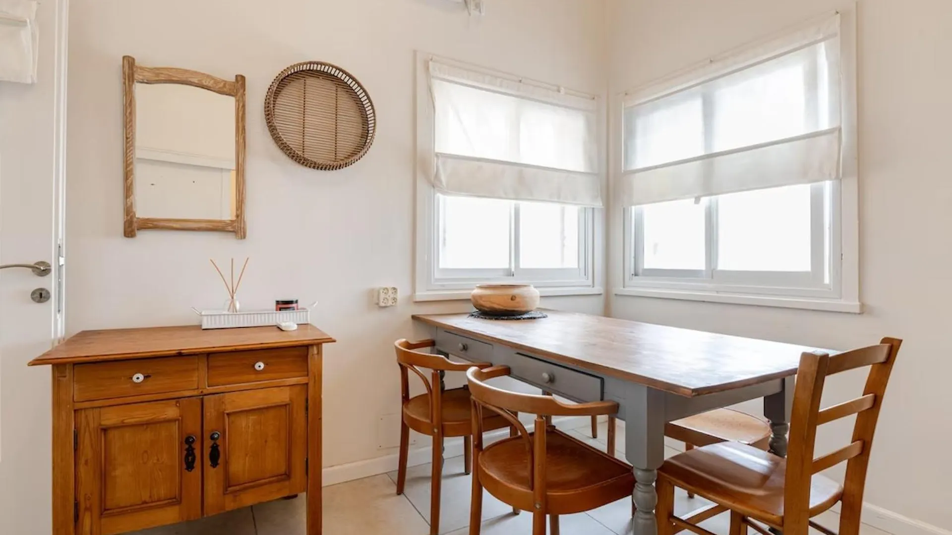 Charming 2Br Vintage Flat In Haifa Near Bahai Gardens